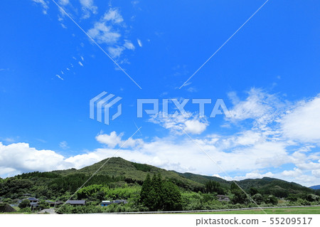 鄉下風景藍天和山 55209517