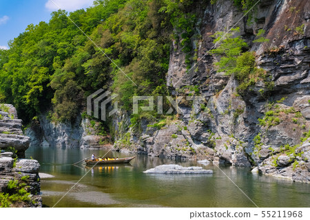 Chichibu Nagasu valley line going down 55211968
