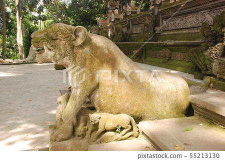 Stone statue of Bali Hindu in Monkey Forest (Ubud / Bali / Indonesia) 55213130