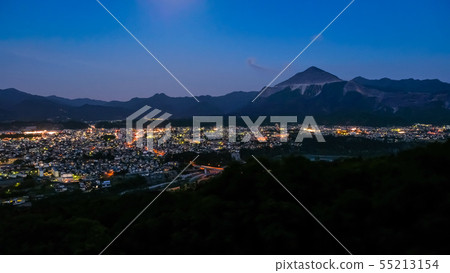 從秩父市夜景秩父繆斯公園觀景台 照片素材 圖片 圖庫