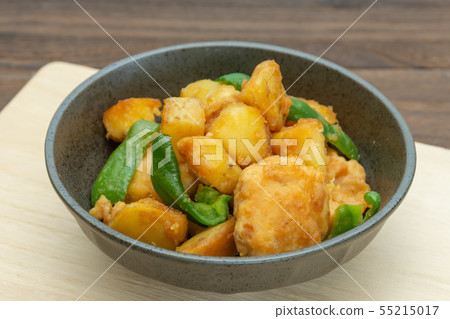 煮土豆和雞肉丸子 55215017