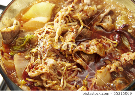 Pig kimchi jjigae 55215069