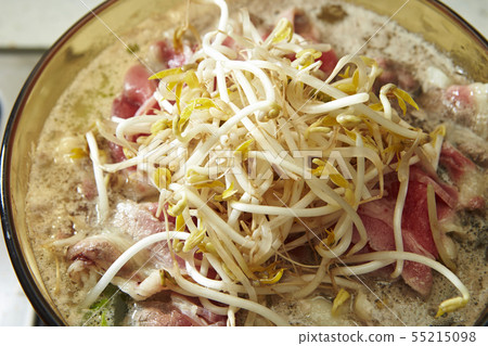 Hot pot of pork and bean sprouts Hot pot of pork and bean sprouts 55215098