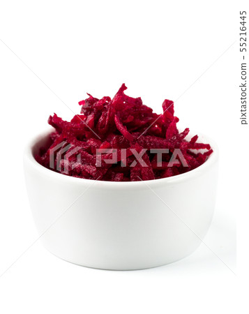 Grated beetroot in ceramic bowl isolated on white 55216445