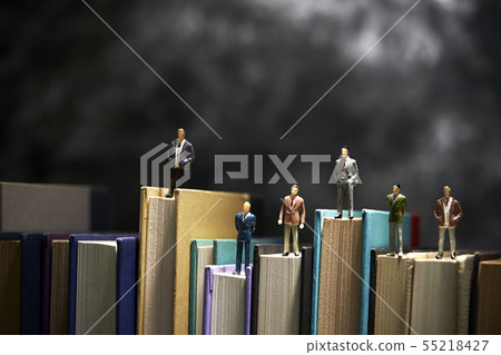 站立在書的人微型圖 站立在書的人微型圖 55218427