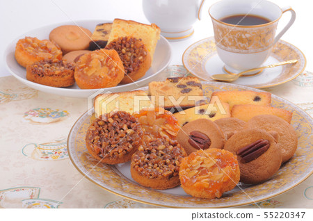 被分類的被烘烤的甜點茶時間 55220347