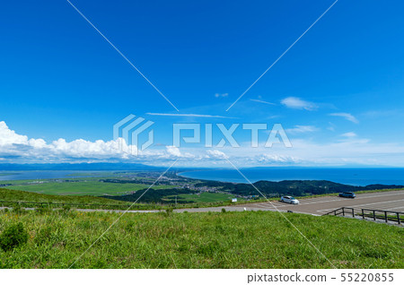 [秋田縣大賀半島]從大賀半島觀音山看的八rog田填海區的稻田和日本海 55220855
