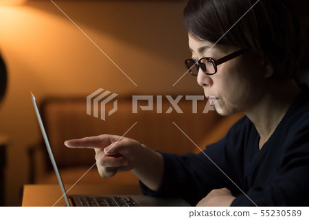 Woman using a computer at night 55230589