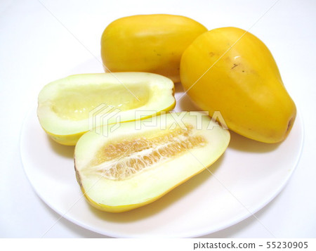 Golden McWauli 55230905