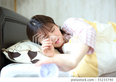 早上起來的女人的形象 55233740