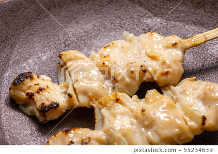 烤雞肉串（用鹽烤）。 55234639