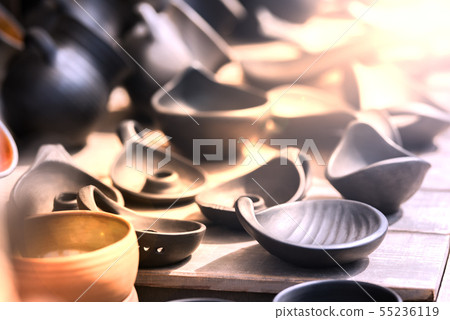 A set of dark clay cookware 55236119