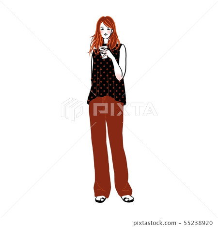 少婦飲用的咖啡在城市 55238920