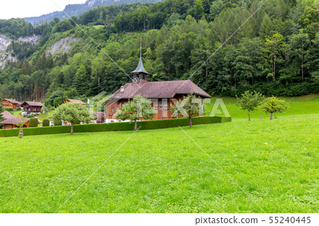 The Swiss village of Iseltwald on the famous lake Brienz. 55240445