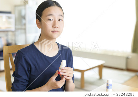 Asthma image (child using an inhaler) Asthma image (child using an inhaler) 55248295