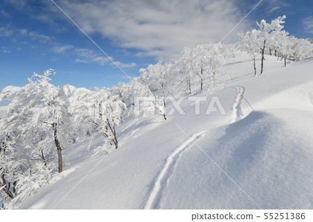 The ridge of Mt. 55251386