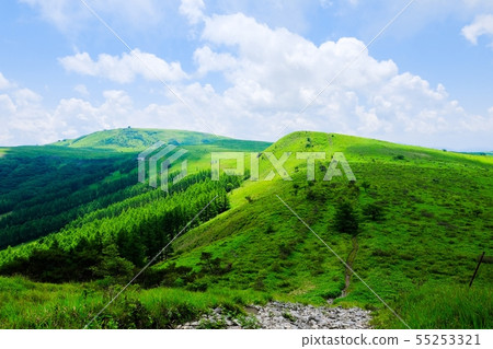 Kuramayama高原景觀（夏季）：從北耳看南耳和車山 55253321