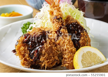 Delicious deep fried fried fish Delicious deep fried fried fish 55255901