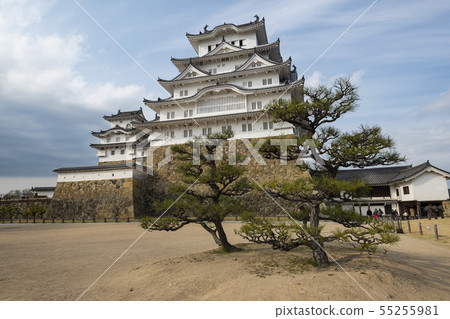 Himeji Castle Towers with Bonzai Trees, Japan Himeji Castle Towers with Bonzai Trees, Japan 55255981