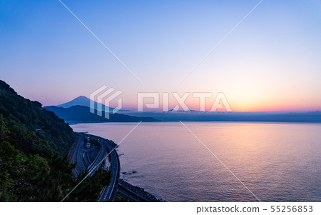 從靜岡山和富士山出發的日出 從靜岡山和富士山出發的日出 55256853