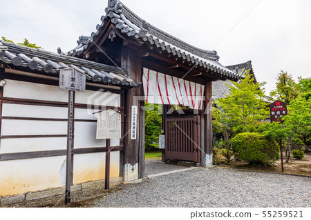 Nakamon Kyoto Kenshuji Temple 55259521