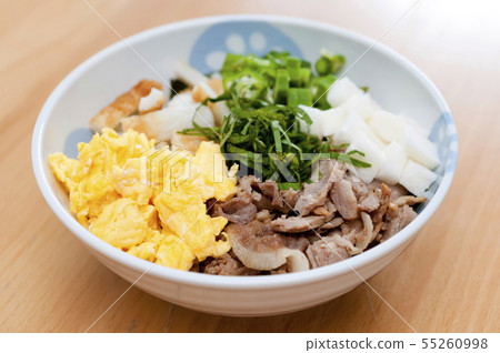 簡易飯碗（冰箱裡放的食物和炒飯） 55260998