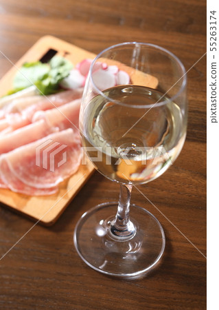 White wine prosciutto 55263174