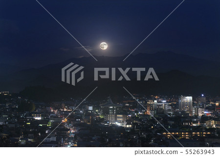 Gifu Prefecture Takayama-shi Norikuradake and the moon Gifu Prefecture Takayama-shi Norikuradake and the moon 55263943