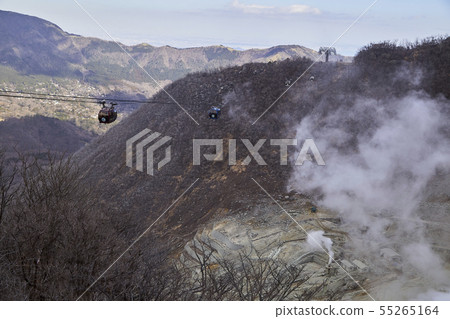 Hakone ropeway cable car travelling in Owakudani 55265164