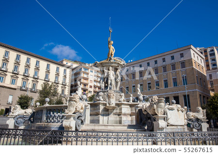 The famous Fountain of Neptune in Naples 55267615
