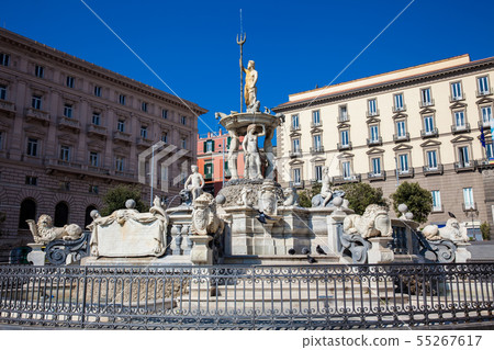 The famous Fountain of Neptune in Naples 55267617