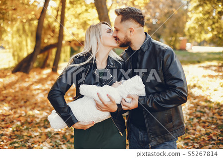 Family with daughter in a autumn park Family with daughter in a autumn park 55267814