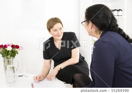 Customer consultation at body treatment clinic Customer consultation at body treatment clinic 55269390