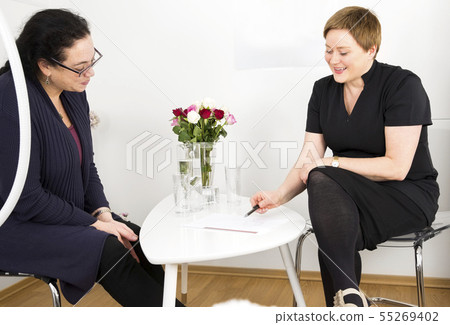 Consultation with customer at body shape clinic Consultation with customer at body shape clinic 55269402