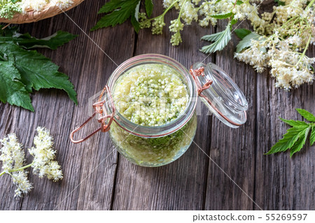 Preparation of tincture from meadowsweet blossoms Preparation of tincture from meadowsweet blossoms 55269597
