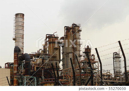 Landscape of an oil refinery plant in Kawasaki in the Keihin Industrial Zone Landscape of an oil refinery plant in Kawasaki in the Keihin Industrial Zone 55270030
