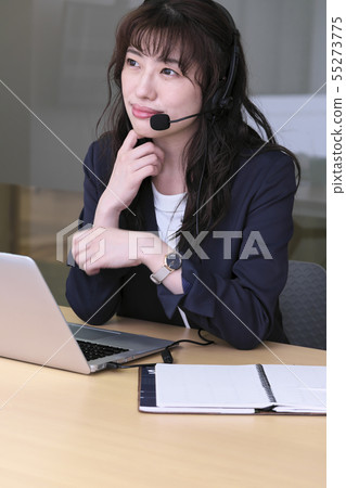 Business woman online Business woman online 55273775