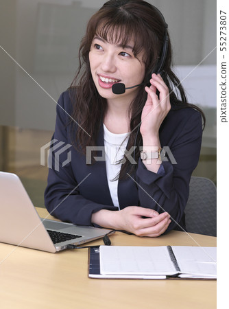 在線的女商人 55273807