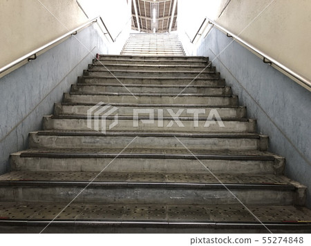 Station home stairs 55274848