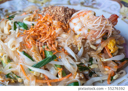 noodles Pad Thai topping with shrimp or prawns in noodles Pad Thai topping with shrimp or prawns in 55276392