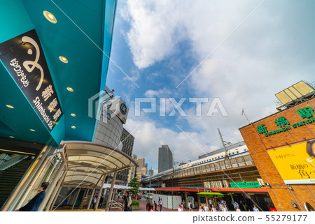 東京都市風景在日本新橋站前·新幹線(奧運會後24天,早上一天,早上新橋)= 7月24日採取 東京都市風景在日本新橋站前·新幹線(奧運會後24天,早上一天,早上新橋)= 7月24日採取 55279177