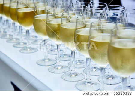 Glasses with white wine on blurred background 55280388