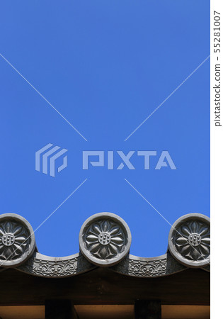 The tile of the Tsukiji clan restored at the ruins of Sanuki Kokubunji Temple 55281007