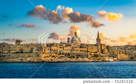 Sunset view of Valletta, the capital of Malta. 55281318