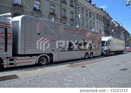 奧迪的賽車運輸車參加了在伯爾尼舉行的Formula E電動賽車比賽 55281537