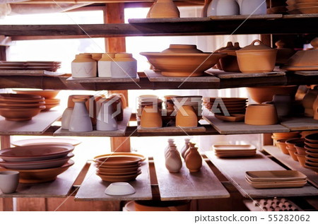 Process of drying pottery 55282062