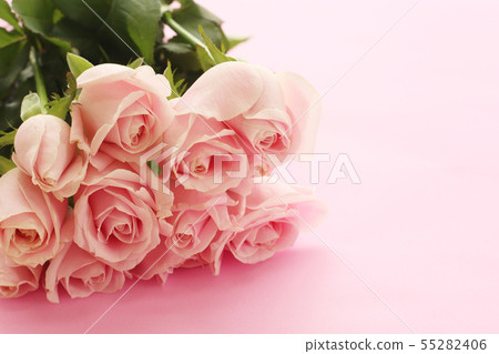 Pink roses bouquet 55282406
