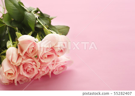 Pink roses bouquet 55282407