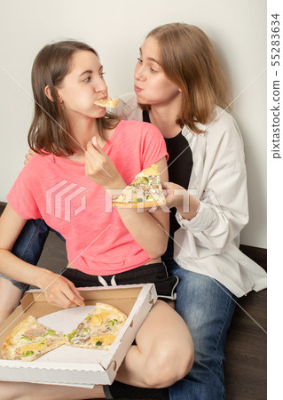 girls with pizza 55283634