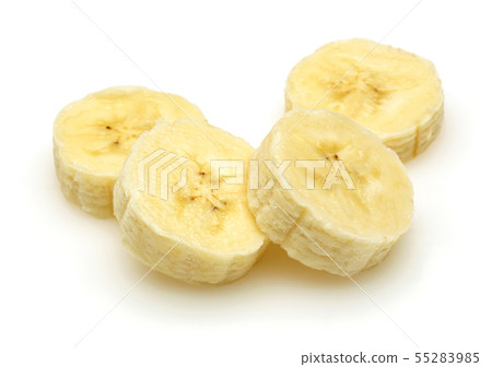 Sliced ripe banana isolated on white 55283985